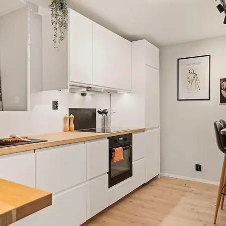 New! Modern And Comfy City Apt! *