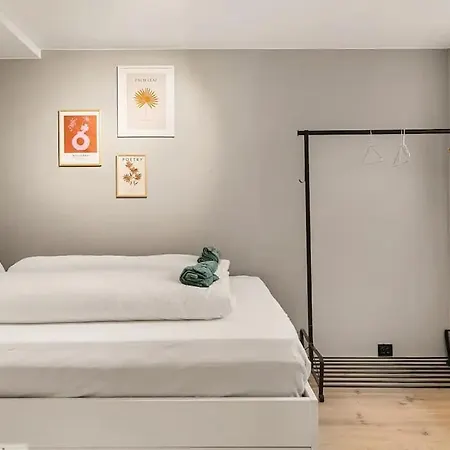 New! Modern And Comfy City Apt! *